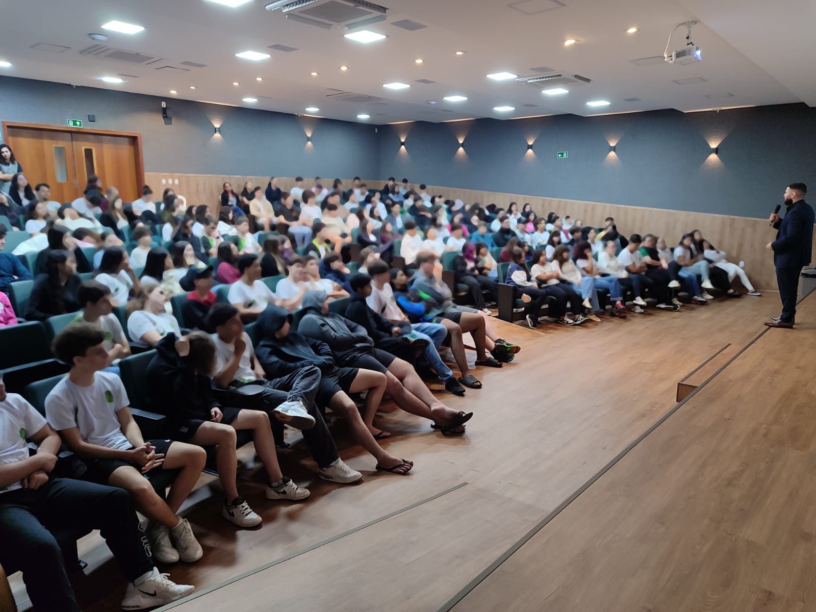 Polícia Civil de Dourados promove palestra educativa sobre cyberbullying e mais