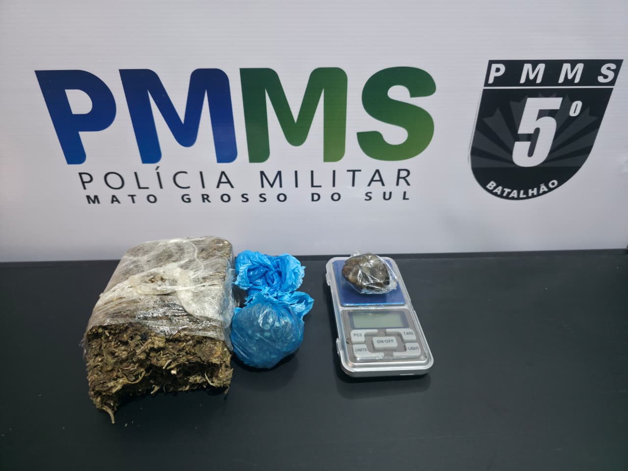 Ação da Polícia Militar em Rio Verde resulta na apreensão de drogas e prisão de suspeita de tráfico